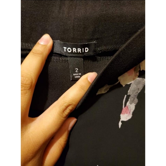 🎉SOLD🎉 Torrid Skirt - Picture 2 of 2